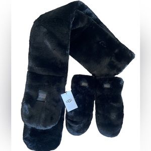 UGG Set Quilted Faux Fur mittens S/M and Oblong Faux Fur Scarf